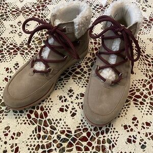 Sorel Women's Beige Winter Boots with Burgundy Laces